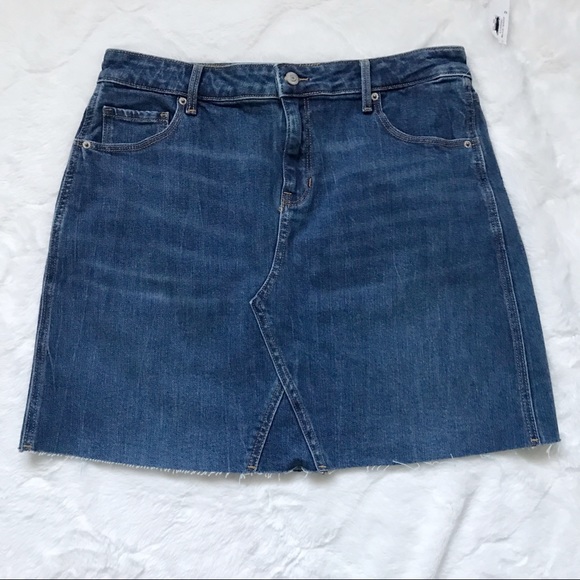 Old Navy Dresses & Skirts - Old Navy High Waisted Frayed Hem Jean Skirt 12 NWT